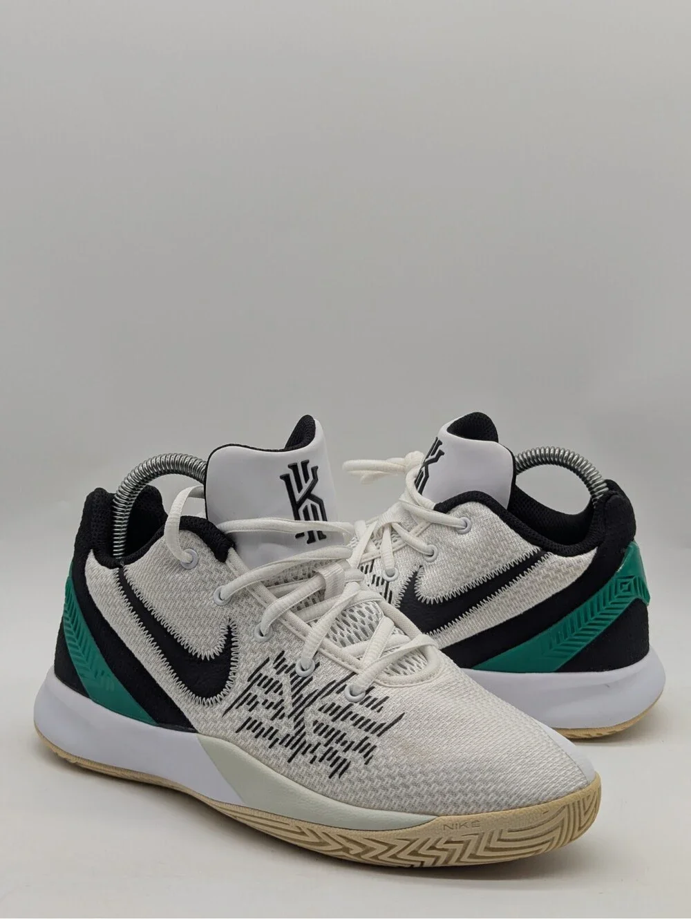 Nike Kyrie Flytrap II Kids Size 5Y White Lucid Green Basketball Shoes AQ3412-136